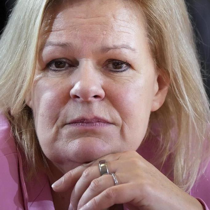 Germany's interior minister makes risky run for state office